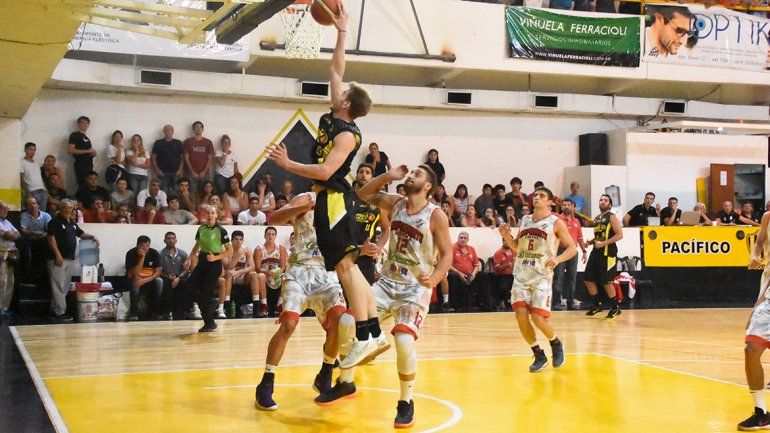 Clásico en el Federal y visita de Petro en  la Liga