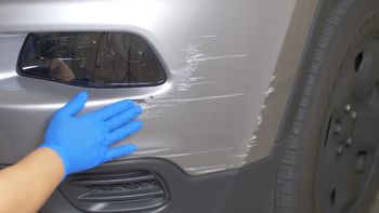 A no desesperarse: hay muchos trucos caseros para sacar los rayones de los autos. Foto: captura YouTube Thomas of all Trades. A no desesperarse: hay muchos trucos caseros para sacar los rayones de los autos. Foto: captura YouTube Thomas of all Trades.