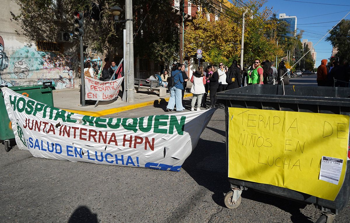 Tránsito complicado en el centro por protesta en el Castro Rendón