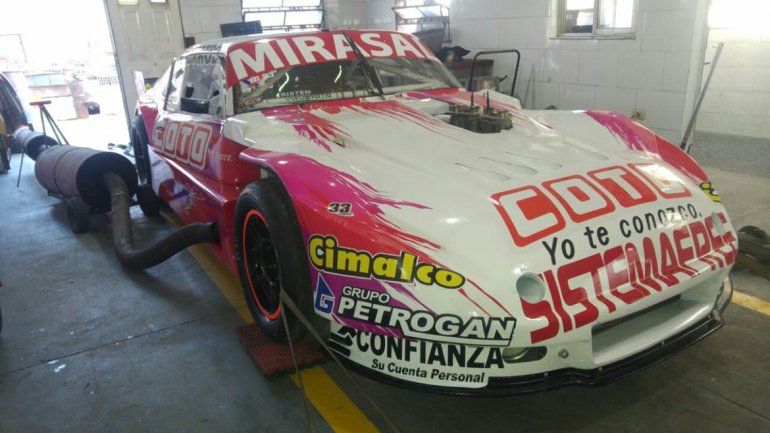 El auto de Camilo en el rolo. Está en buenas condiciones