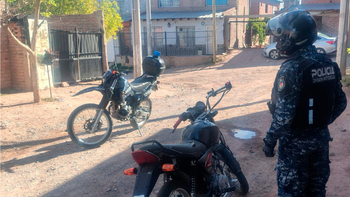 sorprendente resolucion: la mama logro que se entregue a la policia por andar en una moto robada sorprendente resolucion: la mama logro que se entregue a la policia por andar en una moto robada