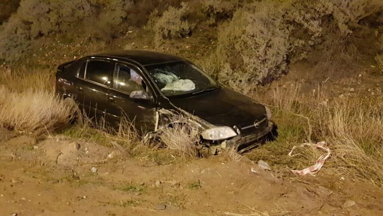 El auto del conductor borracho quedó en la banquina, con la trompa apuntando en la dirección contraria a la que transitaba.
