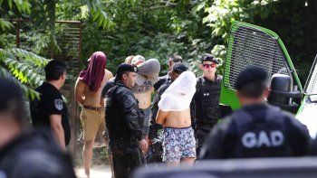 Los rugbiers al ser detenidos por el crimen de Báez Sosa. Los rugbiers al ser detenidos por el crimen de Báez Sosa.