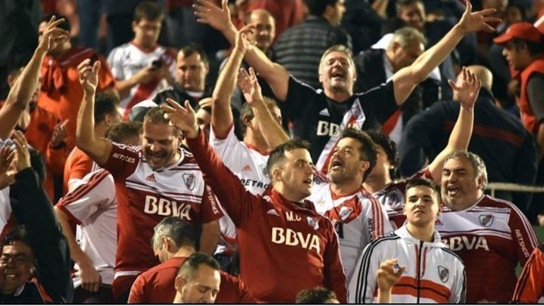 El hincha de River que cambia su entrada por trabajo