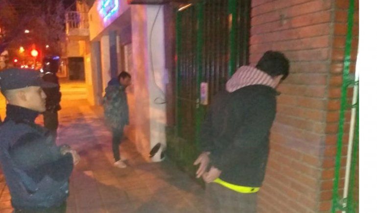 Un ladrón prófugo cayó por circular en una moto robada