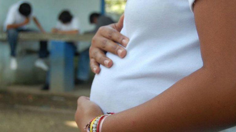 La menor dio a luz a un varón por cesárea en septiembre. El bebé fue entregado en adopción a una familia.