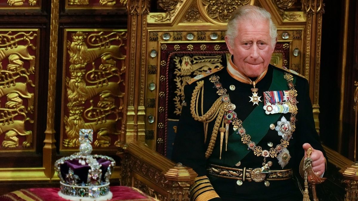 Así es el nuevo retrato del rey Carlos III donde aseguran que está ardiendo en el infierno thumbnail