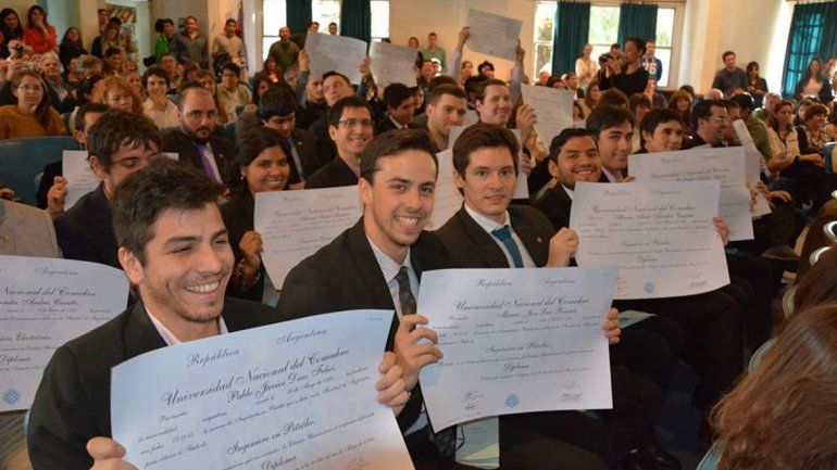 Uno de cada seis neuquinos se graduó de una carrera
