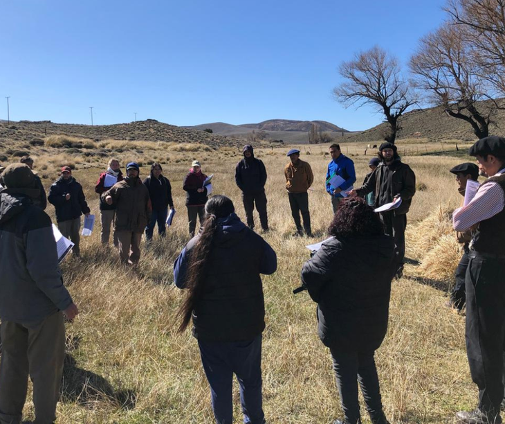 La primera capacitación es “Monitoreo ambiental, para la planificación del pastoreo”. La primera capacitación es “Monitoreo ambiental, para la planificación del pastoreo”.