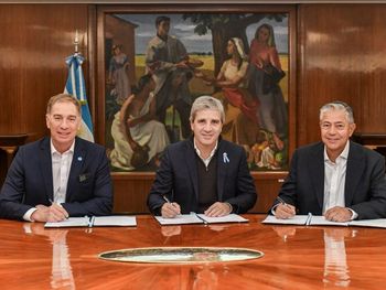 Figueroa, junto a los ministros de Economía y de Interior, Luis Caputo y Diego Santilli.