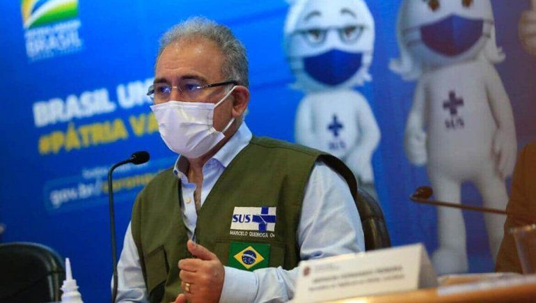 Ministro de Brasil sigue con Covid