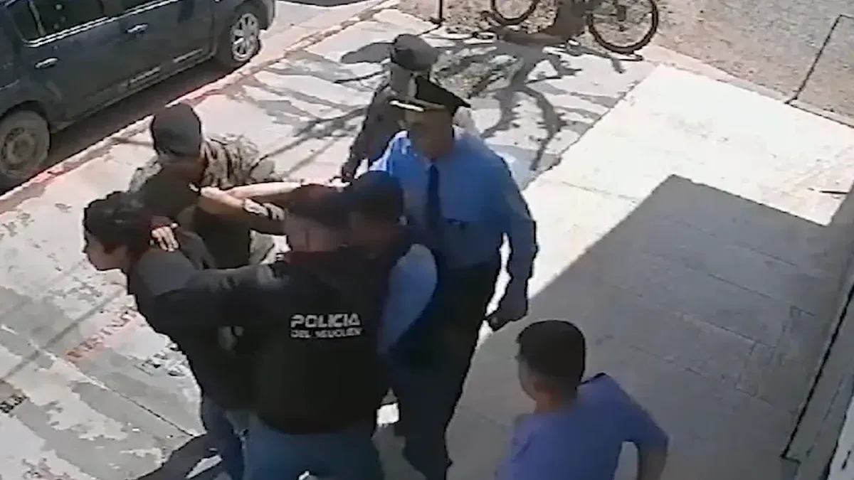 Un subcomisario va a juicio por golpear a un hombre durante una detención thumbnail