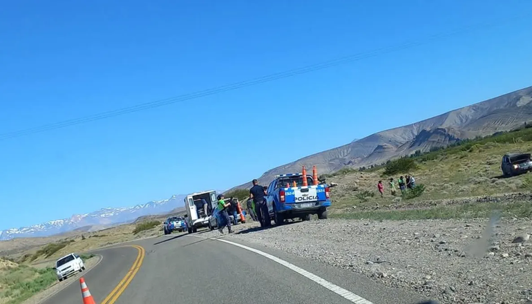 Efectivos policiales en el lugar del accidente.