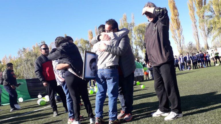 La mañana más triste y emotiva: Añelo homenajeó al arquerito fallecido