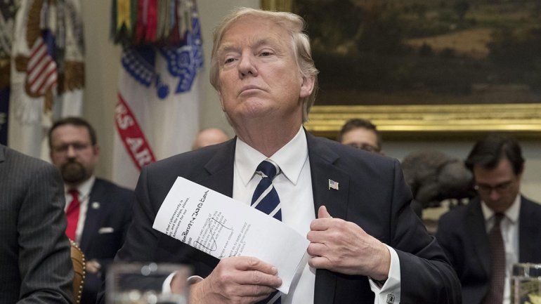 Trump, contra la carta anónima