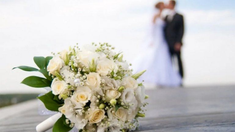 Puso marihuana en la cena de su casamiento y todo fue un caos