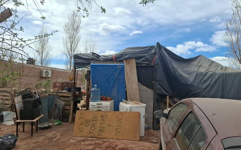 Acusan a una pareja por usurpar un terreno municipal destinado a una plaza, en Rincón de los Sauces