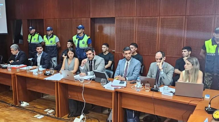 Los jugadores de Vélez en la audiencia en Tucumán por la denuncia de abuso sexual. Foto: TN. Los jugadores de Vélez en la audiencia en Tucumán por la denuncia de abuso sexual. Foto: TN.