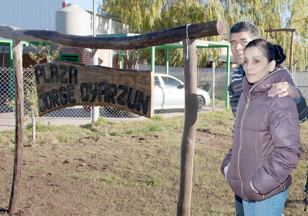 Homenaje al chico que se ahogó tras el ataque de perros