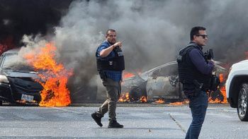 Tras el asesinato del líder narco El Mencho, en la Ciudad de Jalisco, México, se vive una escalada de violencia extrema. Tras el asesinato del líder narco El Mencho, en la Ciudad de Jalisco, México, se vive una escalada de violencia extrema.