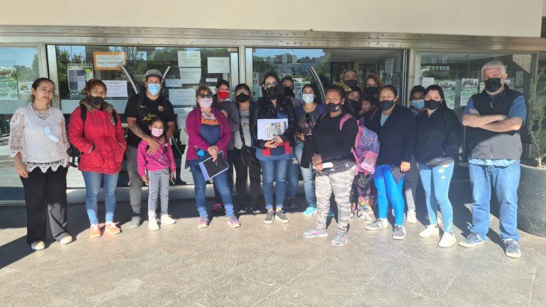 Mamás del Oeste reclaman transporte para que sus hijos vayan a la escuela