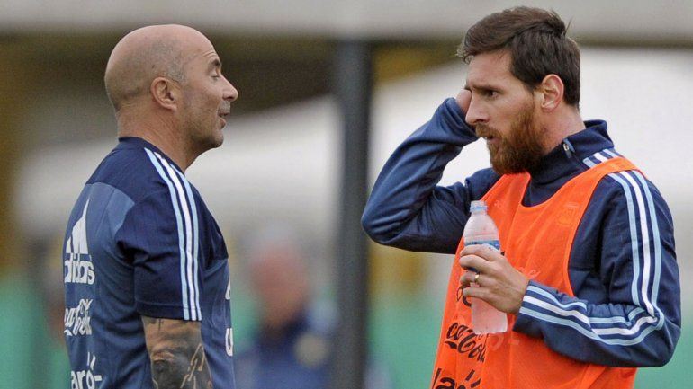 De fútbol somos. El DT Sampaoli publicará Mi plan y un libro analizará los últimos diez años de Messi y compañía.&nbsp; 
