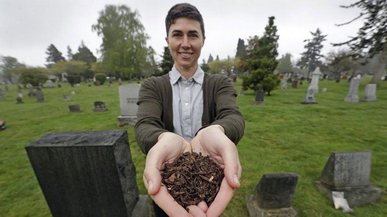 Nueva ley: el cadáver se convierte en abono