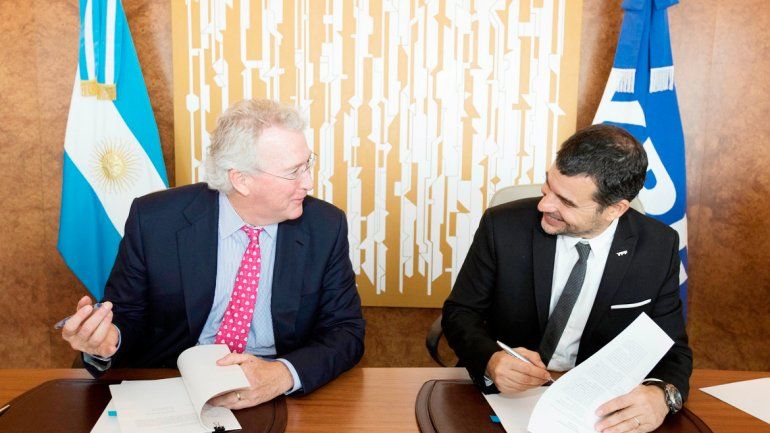 Galuccio firmó dos acuerdos de inversión con Aubrey McClendon