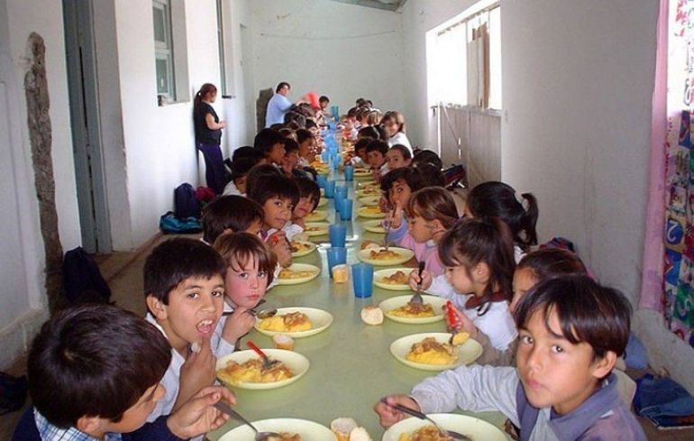 Según UNICEF, los montos previstos en el presupuesto nacional son insuficientes para contener la pobreza infantil. Según UNICEF, los montos previstos en el presupuesto nacional son insuficientes para contener la pobreza infantil.