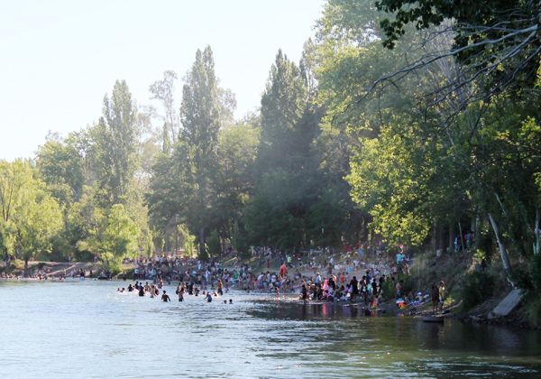 El río atrae a unas 8.000 personas en Plottier