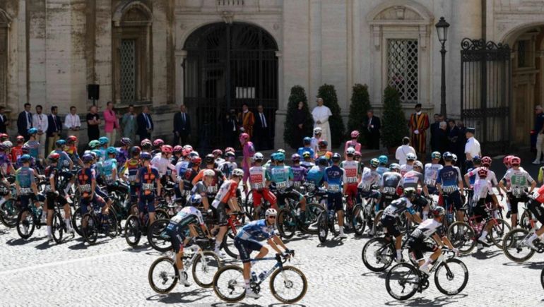 El Papa León XIV bendijo a los ciclistas que participaron del Giro de Italia