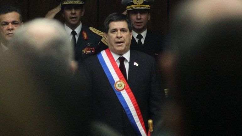 Senadores insisten en la reforma que permita la reelección.