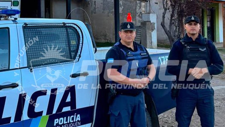 Los policías de El Huecú auxiliaron a un bebé a quien le salvaron la vida.