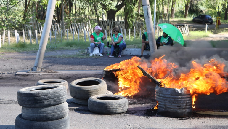 La protesta de ATE de este lunes en los puentes.