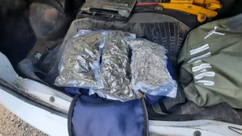Atraparon a tres personas que viajaban con casi 1,5 kilos de marihuana y cocaína