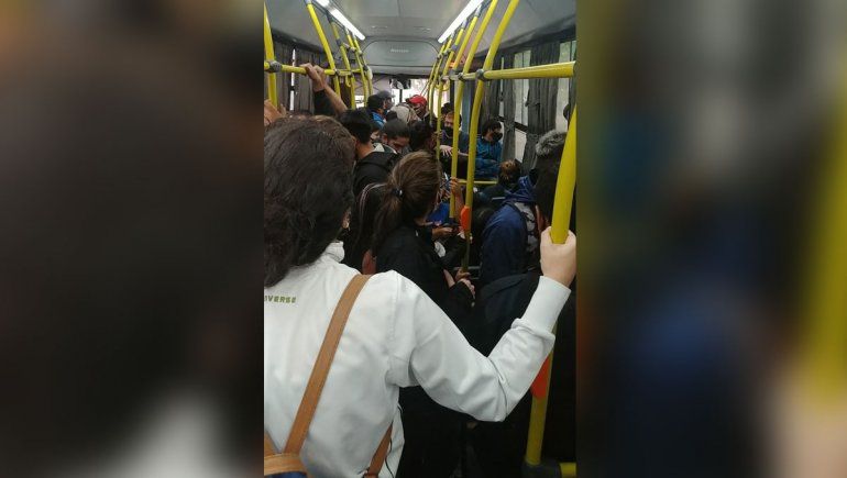 Usuarios de Koko denuncian que viajan hacinados y sin protocolos