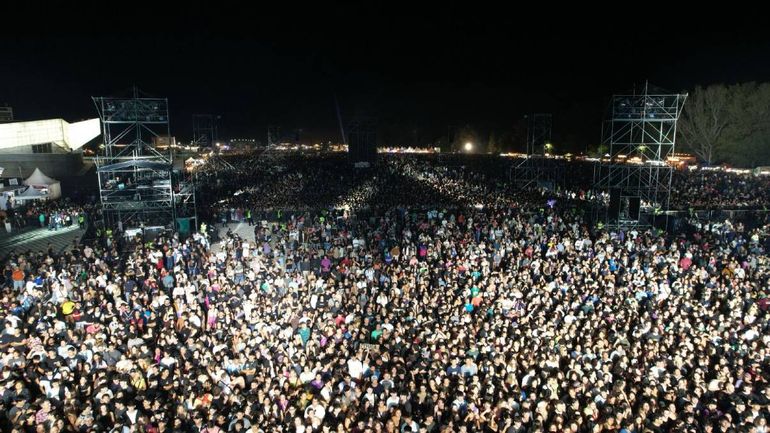 Más de 250 mil personas asistieron a la primera noche de la Fiesta de la Confluencia.
