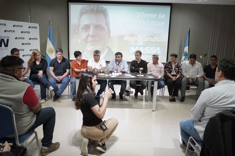 Más de 20 sindicatos de Neuquén acordaron apoyar a Sergio Massa en el balotaje