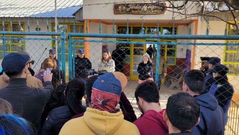 La Policía optó por cerrar los portones del Jardín 13 para evitar disturbios. La Policía optó por cerrar los portones del Jardín 13 para evitar disturbios.