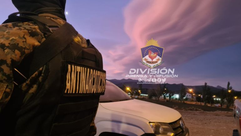 La Policía desarticuló dos kioscos narco en Senillosa y secuestró millones en cocaína y marihuana