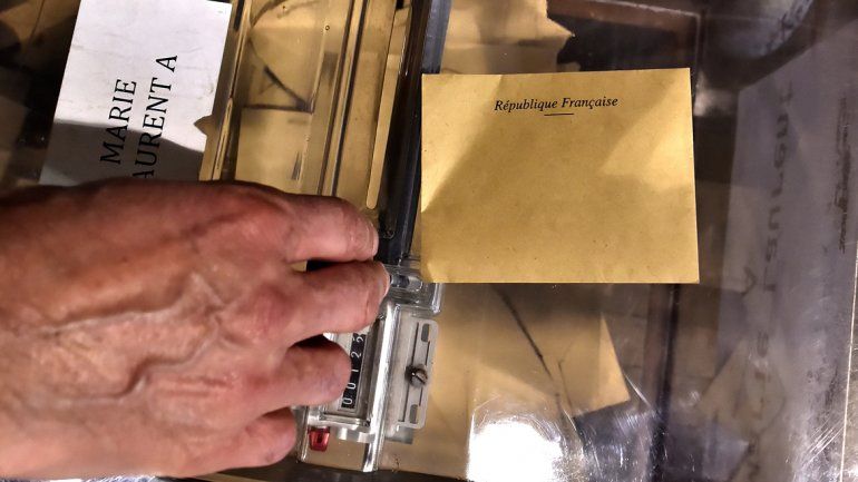 Elecciones en Francia: el independiente Macron y ultraderechista Le Pen irán al ballotage