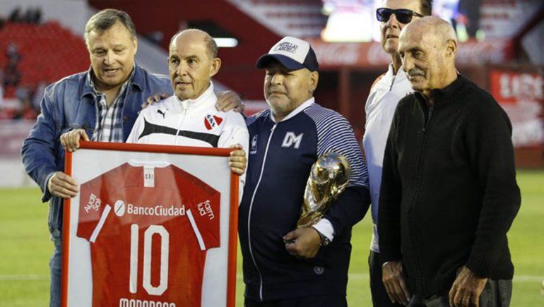 El emocionante recibimiento a Maradona en Independiente