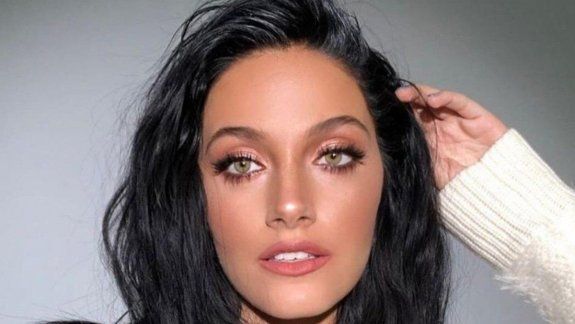 Oriana Sabatini continúa mostrando su talento musical