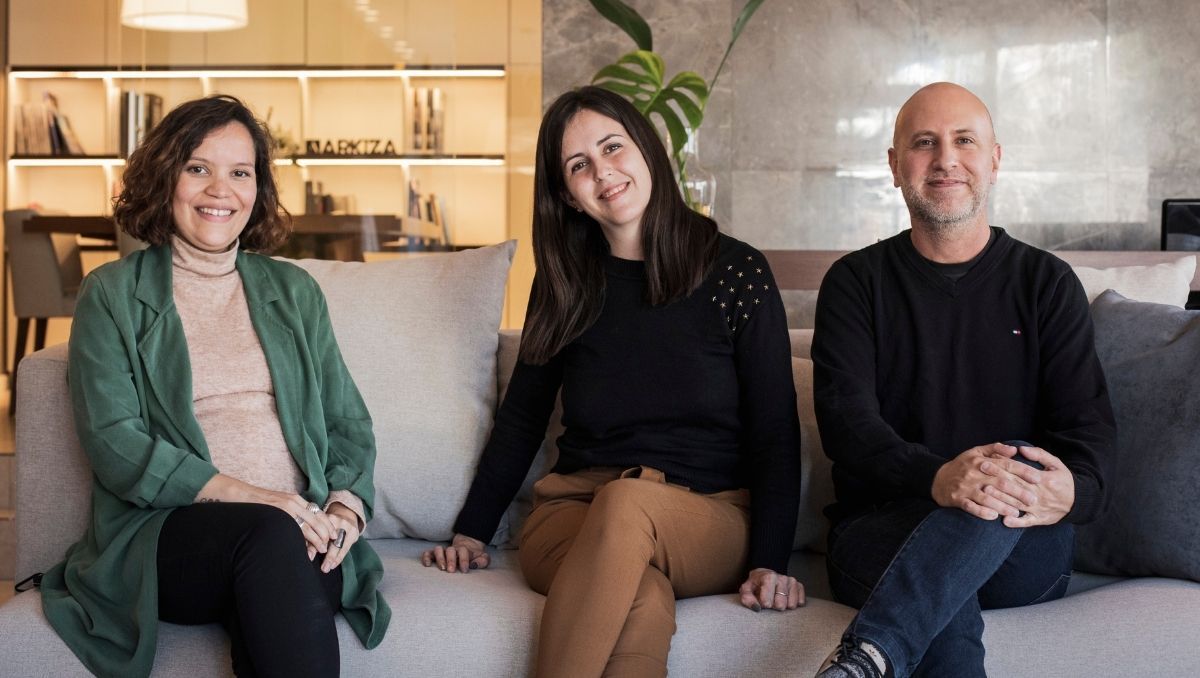 Combinan la arquitectura y el diseño en un exclusivo showroom de muebles