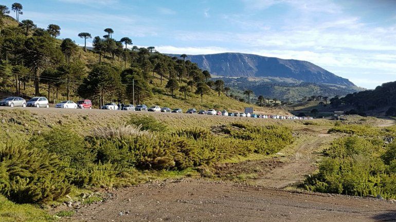 Los neuquinos ya se agolparon en los pasos para pasar el fin de semana en Chile