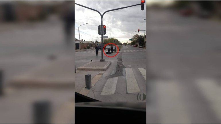 Insólito accidente de tránsito en el Oeste: ciclista impactó contra un colectivo
