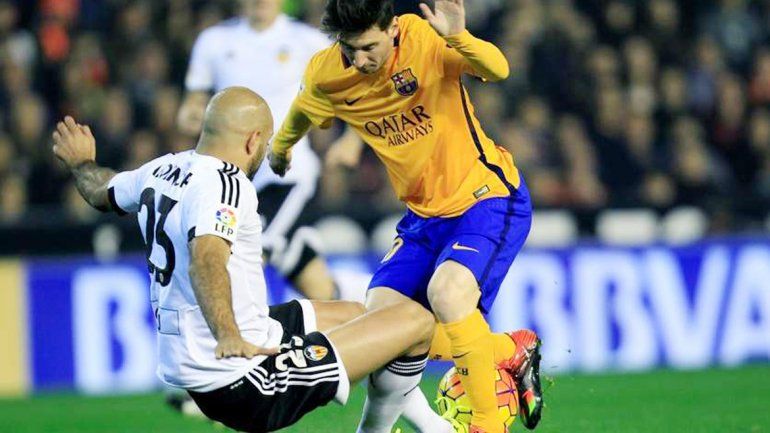 Messi recibió una patada criminal.