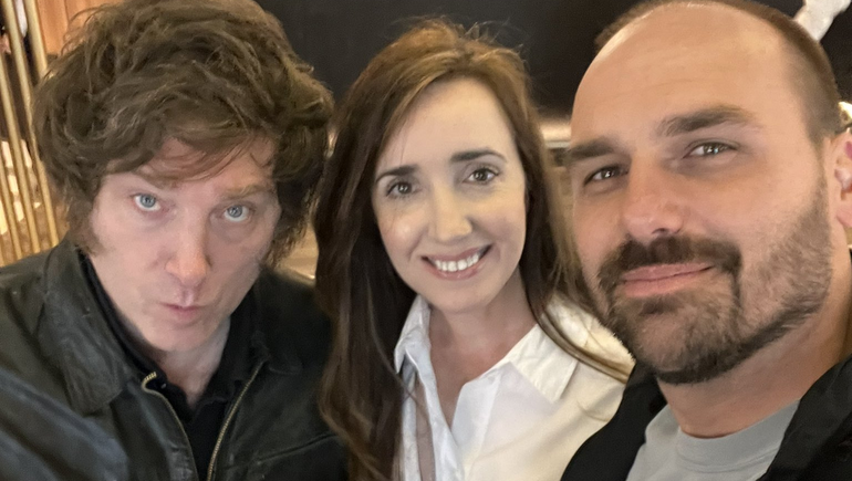 La visita de Bolsonaro hijo: la preferencia por Milei, la cena con el neuquino Sánchez y el paseo con la albiceleste