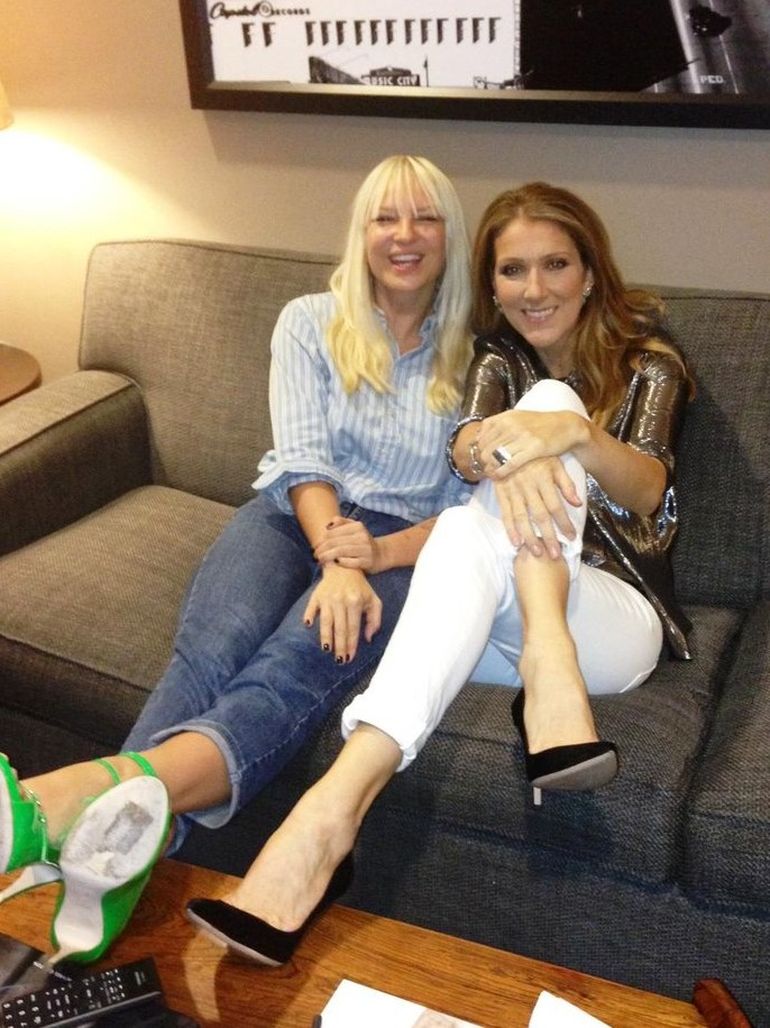 Sia junto a Celine Dion, en una foto que subió a su Instagram. Sia junto a Celine Dion, en una foto que subió a su Instagram.