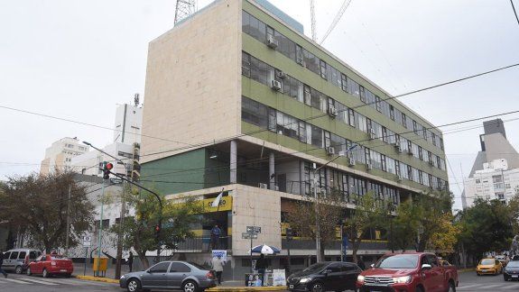 Qué dijo el Correo Argentino sobre la montaña de envíos acopiados en Neuquén